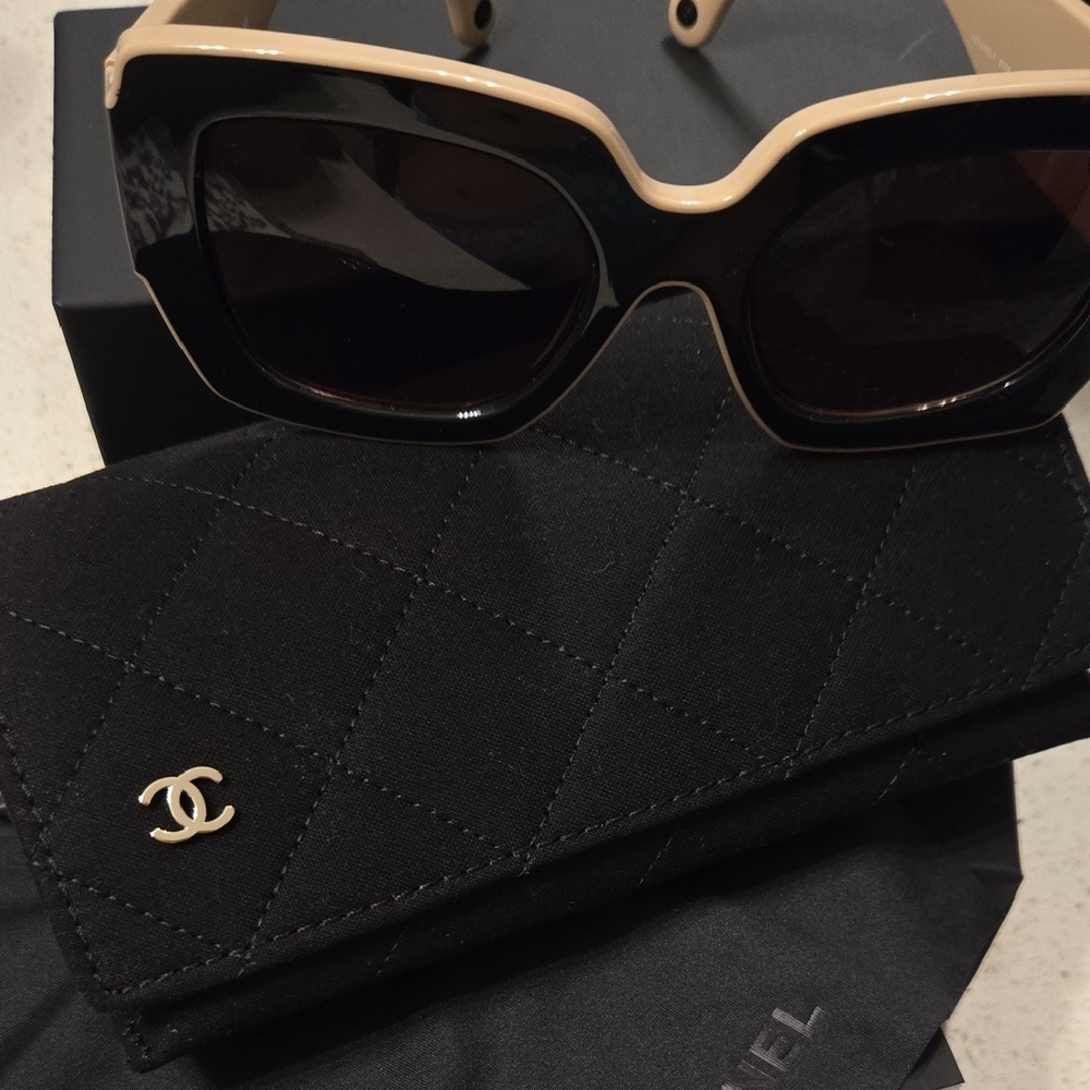 CHANEL Elegant Black and Cream Sunglasses - Picture 3 of 6